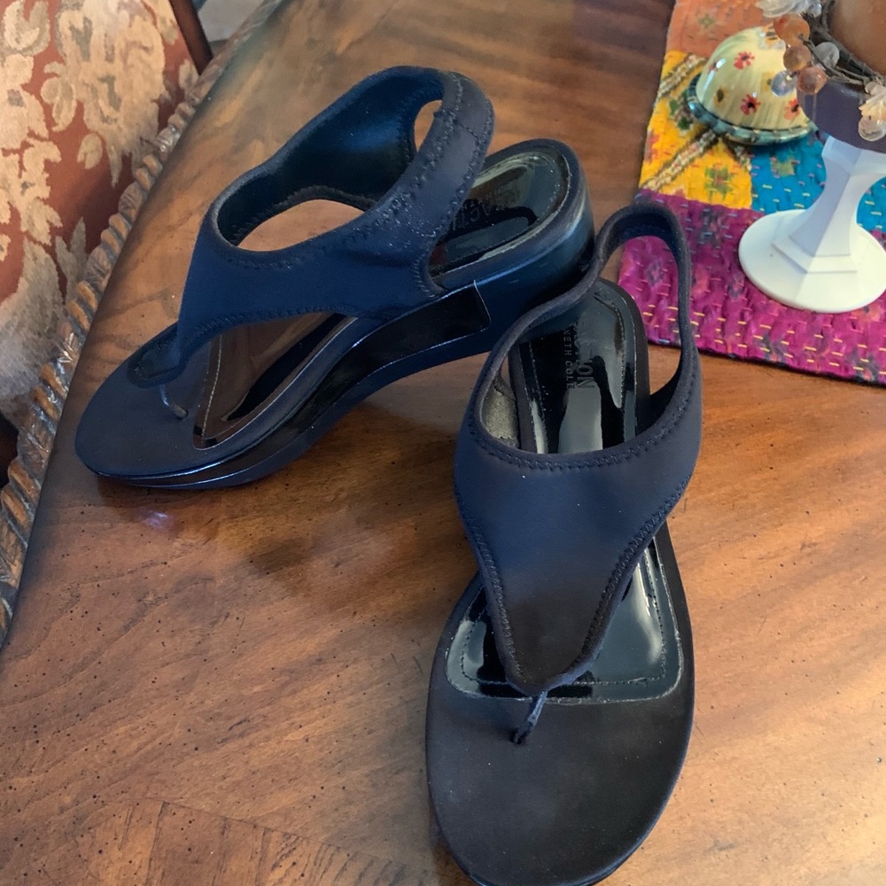 Kenneth Cole cute sandals like new!